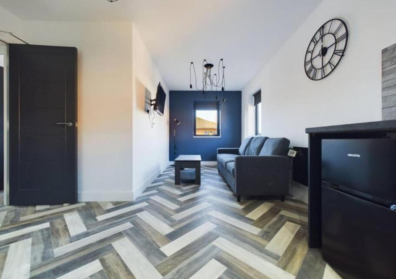 Newark House Premium Apartments With Sofa Beds - Wifi - Free Parking - Perfect For Contractors! Peterborough Kültér fotó
